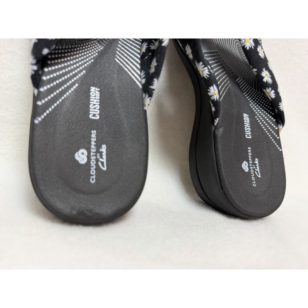Clarks Cloudsteppers Black Daisy Print Flip Flops Thong Sandals Women's Size 7 M - Picture 3 of 7